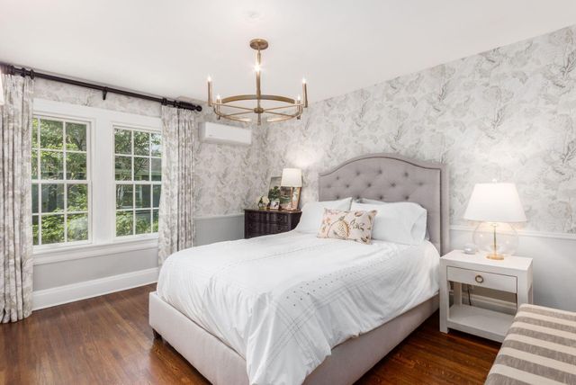 1897 Stanford Road, Upper Arlington, OH 43212