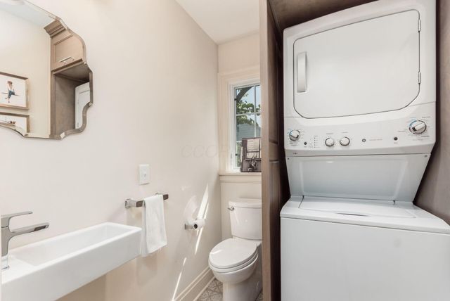 1897 Stanford Road, Upper Arlington, OH 43212