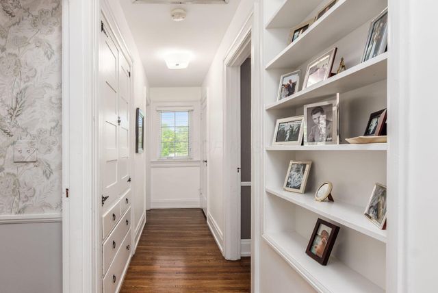 1897 Stanford Road, Upper Arlington, OH 43212