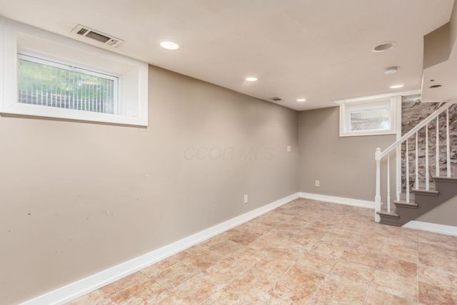 1897 Stanford Road, Upper Arlington, OH 43212
