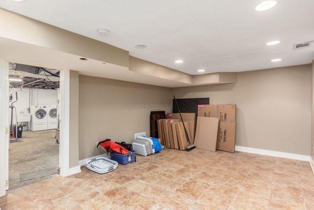 1897 Stanford Road, Upper Arlington, OH 43212