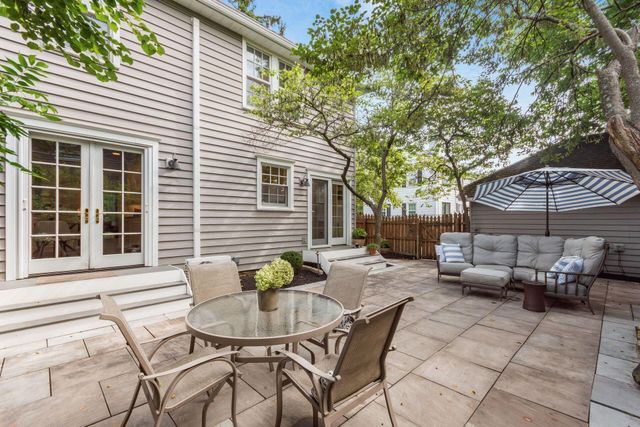 1897 Stanford Road, Upper Arlington, OH 43212