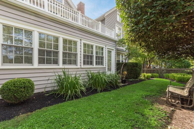 1897 Stanford Road, Upper Arlington, OH 43212