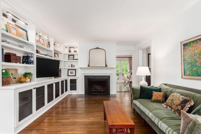 1897 Stanford Road, Upper Arlington, OH 43212