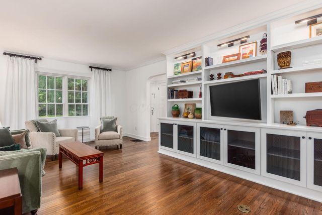 1897 Stanford Road, Upper Arlington, OH 43212