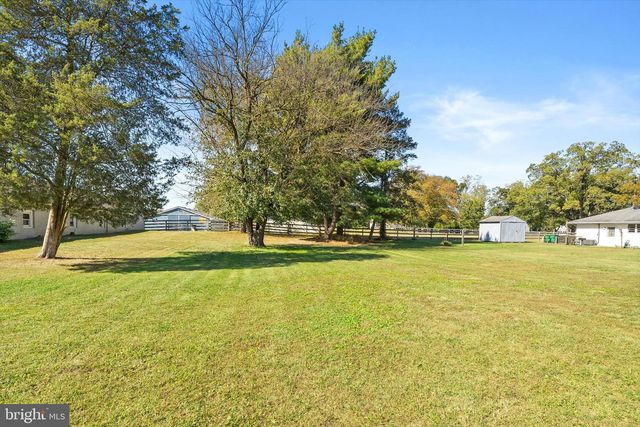 3 APPLEGATE LN, New Egypt, NJ 08533