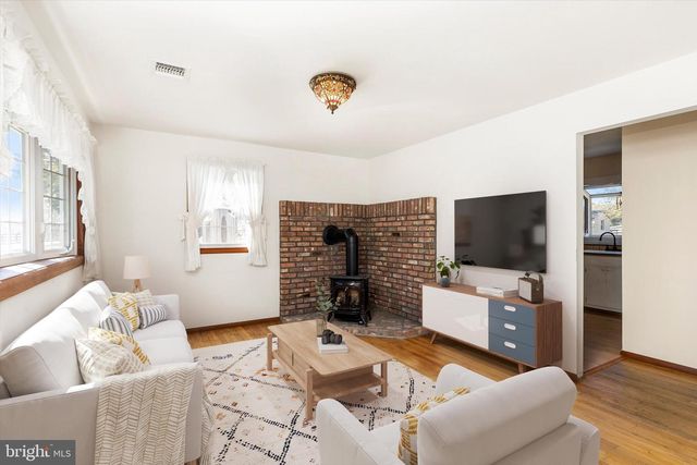 3 APPLEGATE LN, New Egypt, NJ 08533