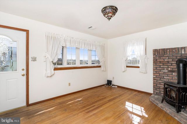 3 APPLEGATE LN, New Egypt, NJ 08533