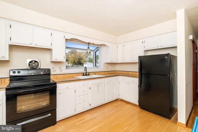 3 APPLEGATE LN, New Egypt, NJ 08533