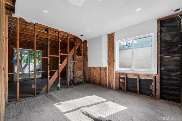 15021 Sylvan, Van Nuys, CA 91411