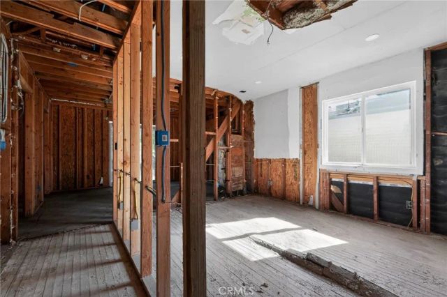 15021 Sylvan, Van Nuys, CA 91411