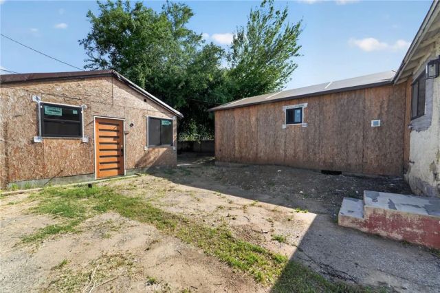 15021 Sylvan, Van Nuys, CA 91411