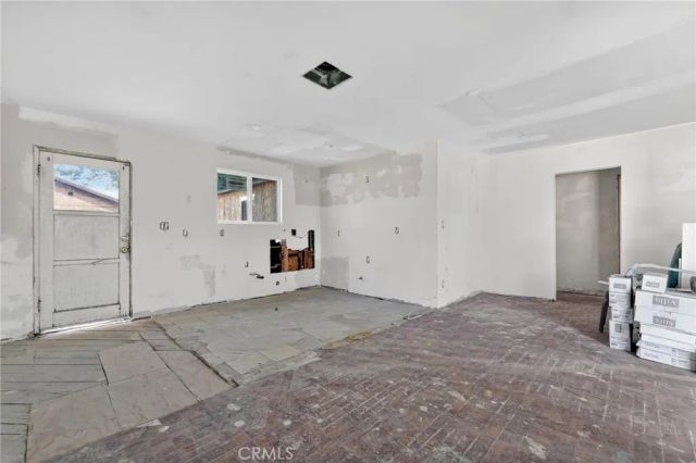 15021 Sylvan, Van Nuys, CA 91411