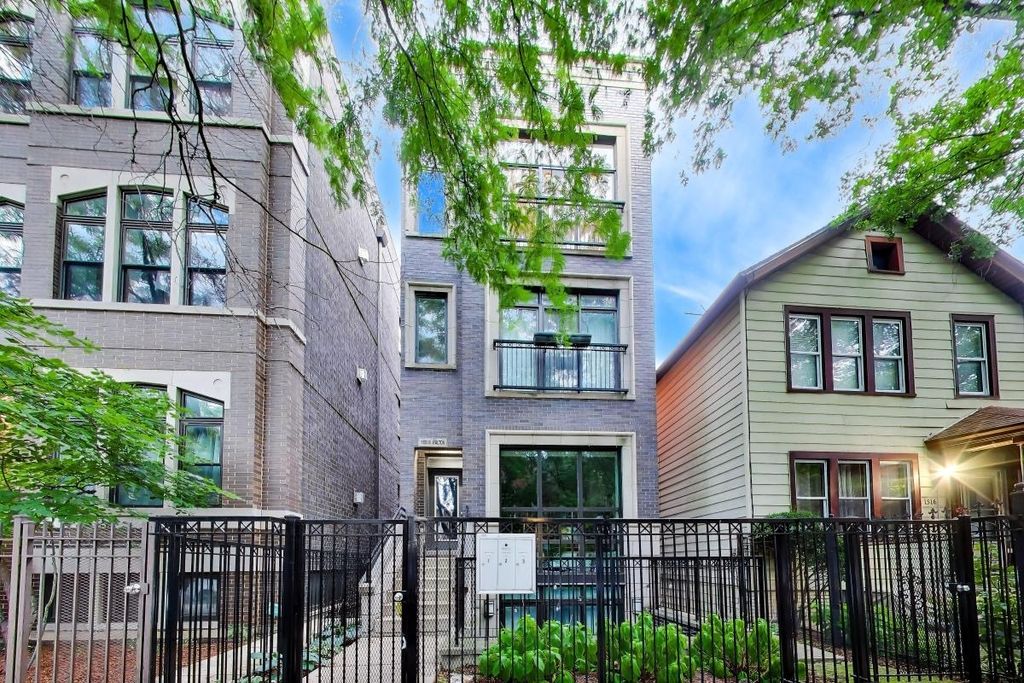 1520 W Walton Street 3, Chicago, IL 60642