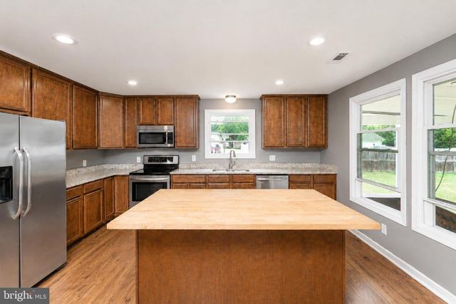 408 S BROOKS DR, Fredericksburg, VA 22408