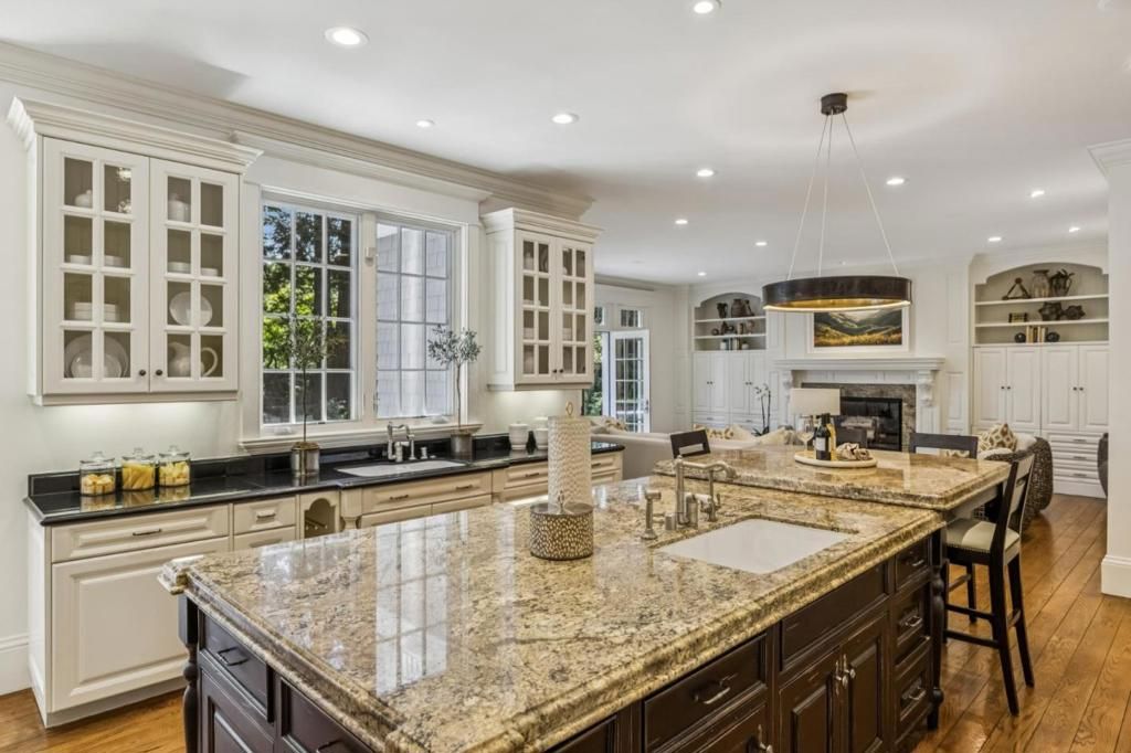 Image 14 of property listing at 74 Lilac Drive, Atherton, CA 94027