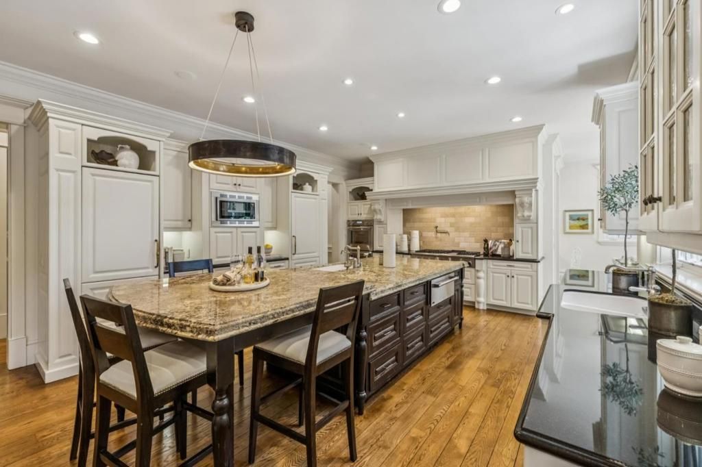 Image 16 of property listing at 74 Lilac Drive, Atherton, CA 94027