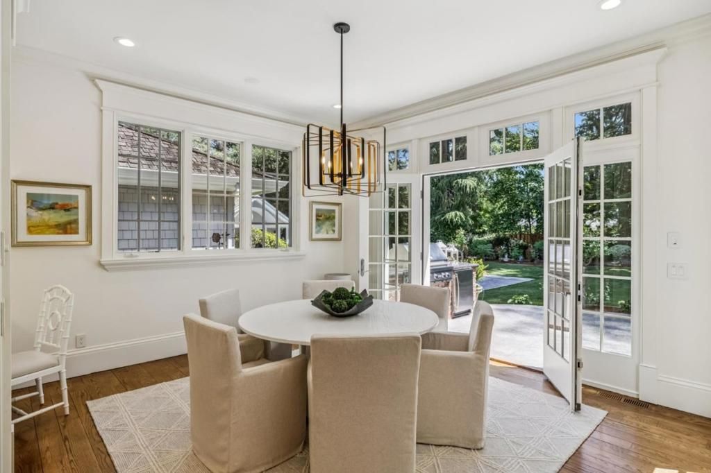 Image 17 of property listing at 74 Lilac Drive, Atherton, CA 94027