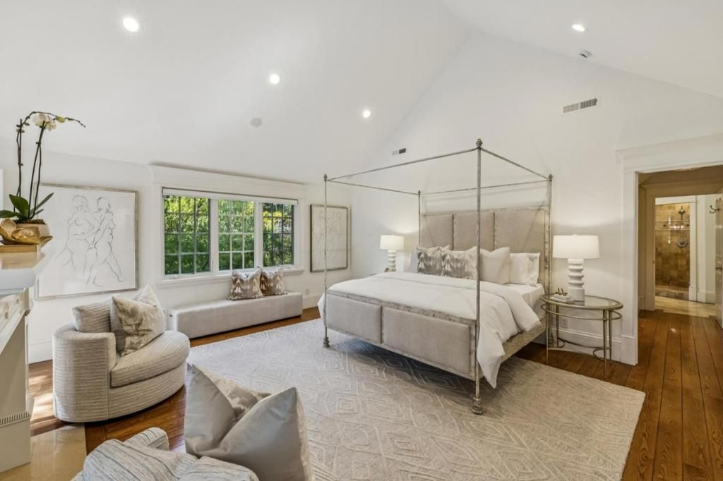 Image 22 of property listing at 74 Lilac Drive, Atherton, CA 94027