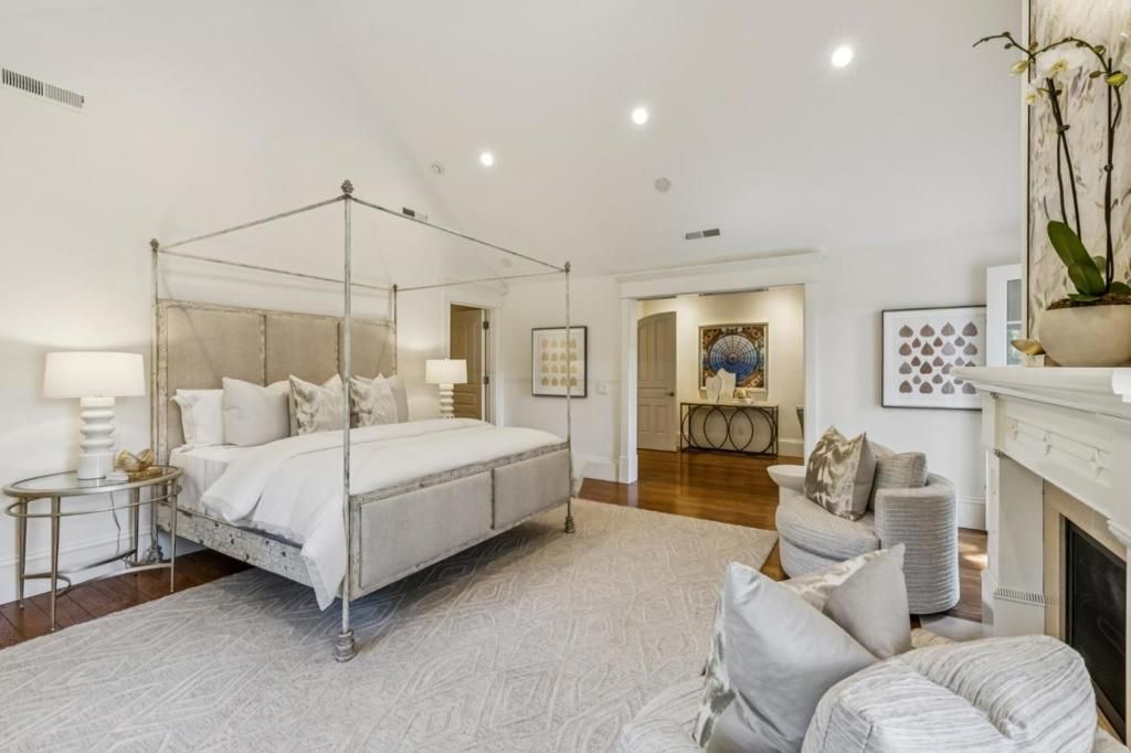 Image 23 of property listing at 74 Lilac Drive, Atherton, CA 94027