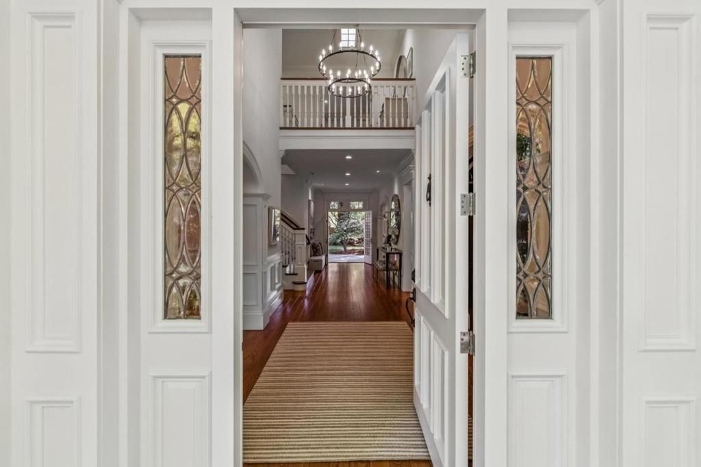 Image 5 of property listing at 74 Lilac Drive, Atherton, CA 94027