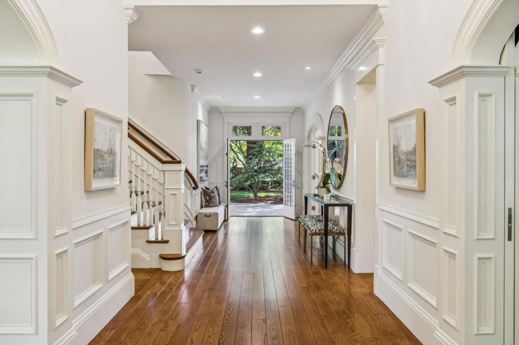 Image 6 of property listing at 74 Lilac Drive, Atherton, CA 94027