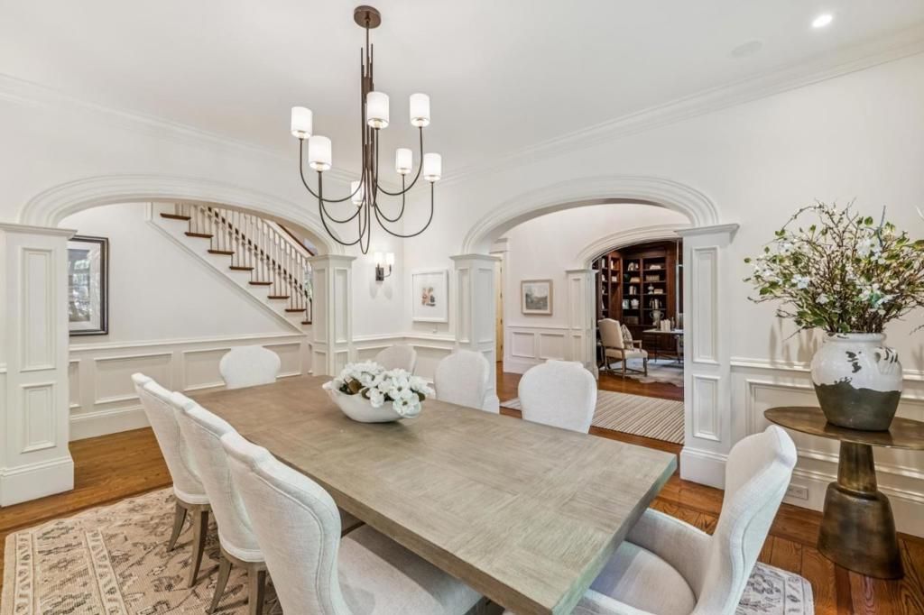 Image 9 of property listing at 74 Lilac Drive, Atherton, CA 94027