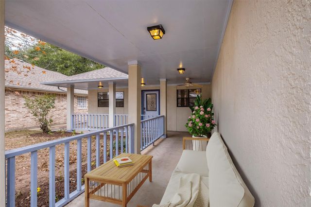 504 Leah LN, Smithville, TX 78957