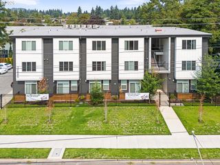 10985 E BURNSIDE St 13, Portland, OR 97216