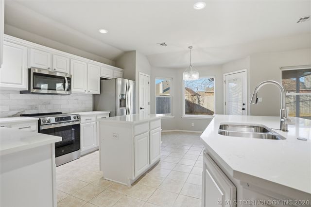 5024 S 197th East Avenue, Broken Arrow, OK 74014