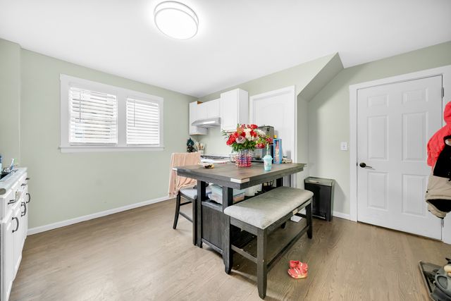 4918 W Winnemac Avenue, Chicago, IL 60630