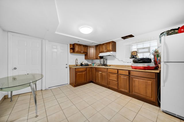 4918 W Winnemac Avenue, Chicago, IL 60630
