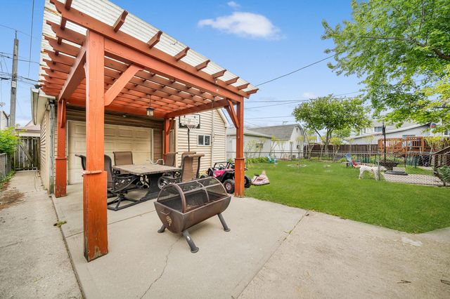 4918 W Winnemac Avenue, Chicago, IL 60630
