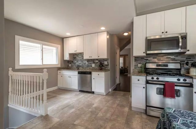 802 N TAYLOR Avenue, Oak Park, IL 60302