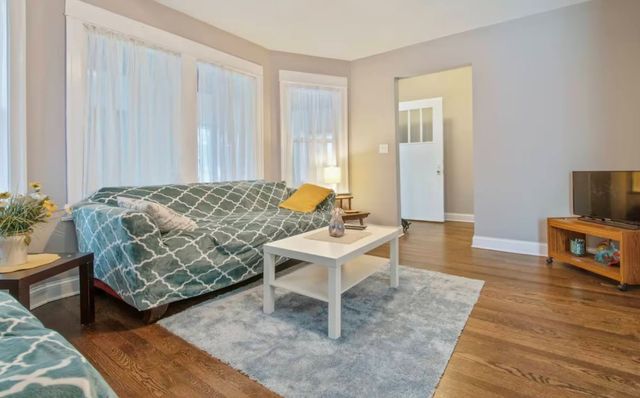 802 N TAYLOR Avenue, Oak Park, IL 60302