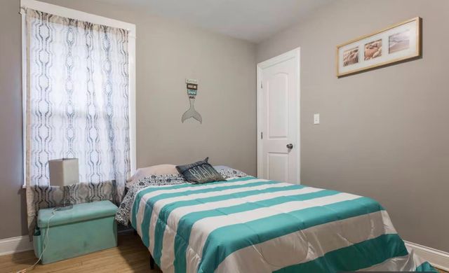 802 N TAYLOR Avenue, Oak Park, IL 60302