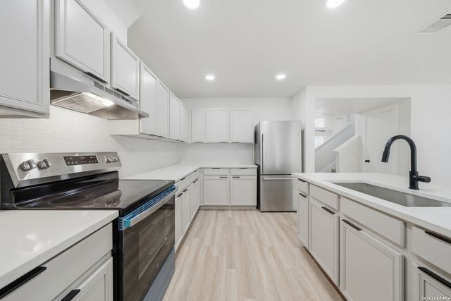6411 Miners Hl, San Antonio, TX 78244