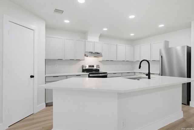 6411 Miners Hl, San Antonio, TX 78244