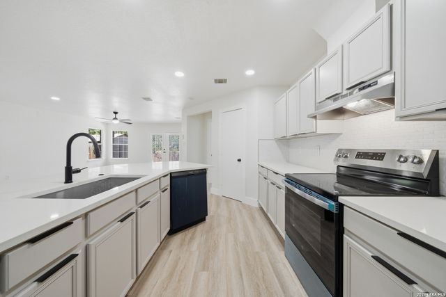 6411 Miners Hl, San Antonio, TX 78244