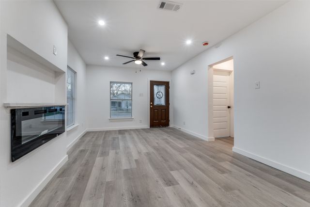 3242 Pine Street, Dallas, TX 75215