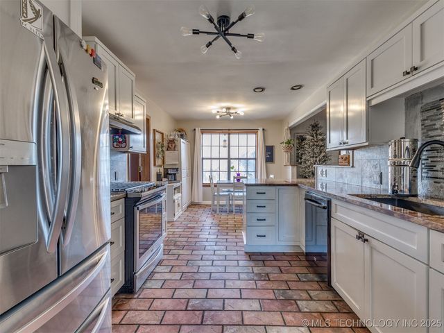 26 Lakeview Drive, Sand Springs, OK 74063