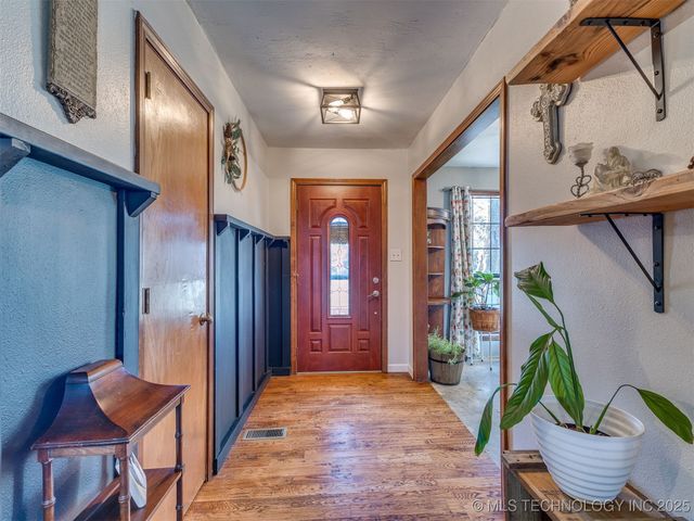 26 Lakeview Drive, Sand Springs, OK 74063