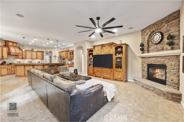 205 Somerford Court, Bakersfield, CA 93312