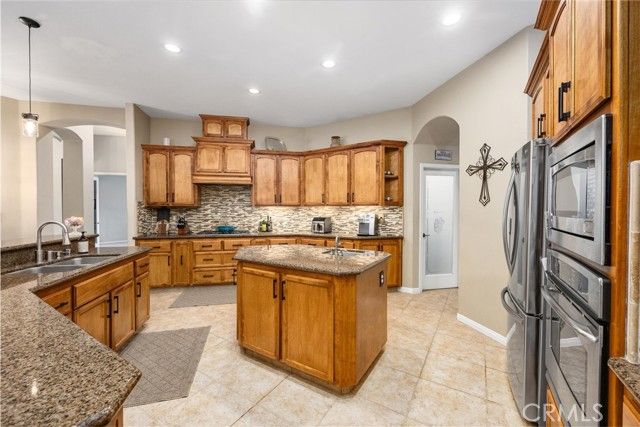 205 Somerford Court, Bakersfield, CA 93312