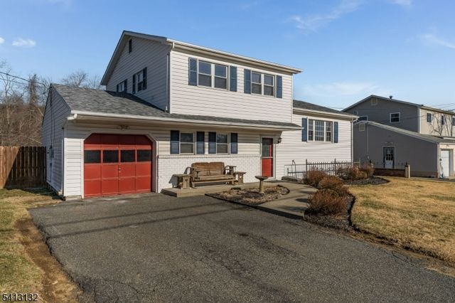 117 Deerfield Dr, Hackettstown Town, NJ 07840