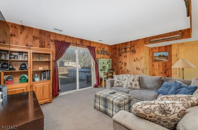 117 Deerfield Dr, Hackettstown Town, NJ 07840