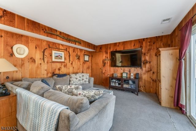 117 Deerfield Dr, Hackettstown Town, NJ 07840