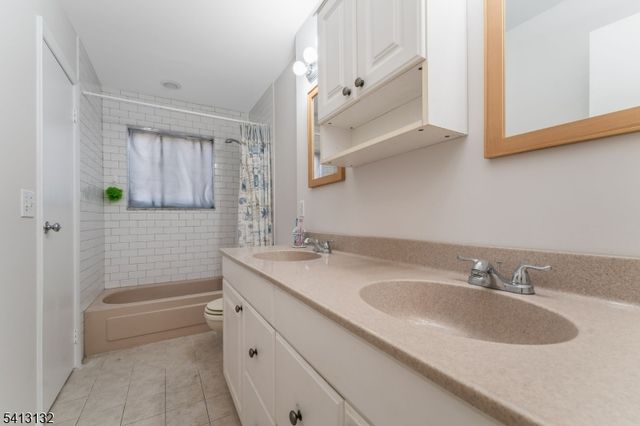 117 Deerfield Dr, Hackettstown Town, NJ 07840