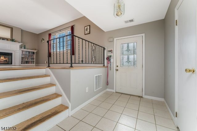 117 Deerfield Dr, Hackettstown Town, NJ 07840