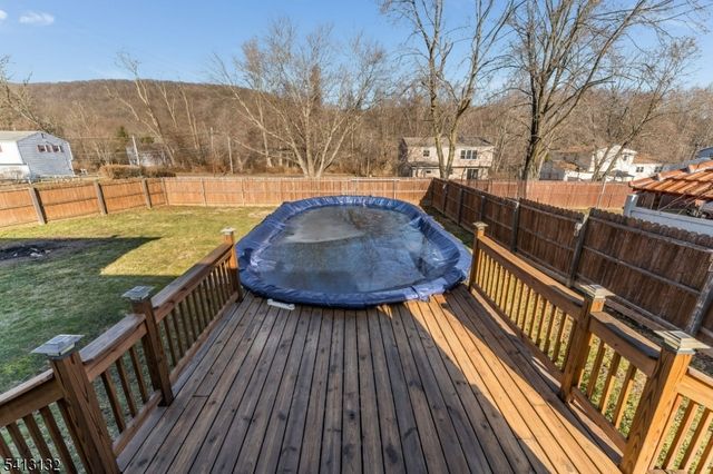 117 Deerfield Dr, Hackettstown Town, NJ 07840